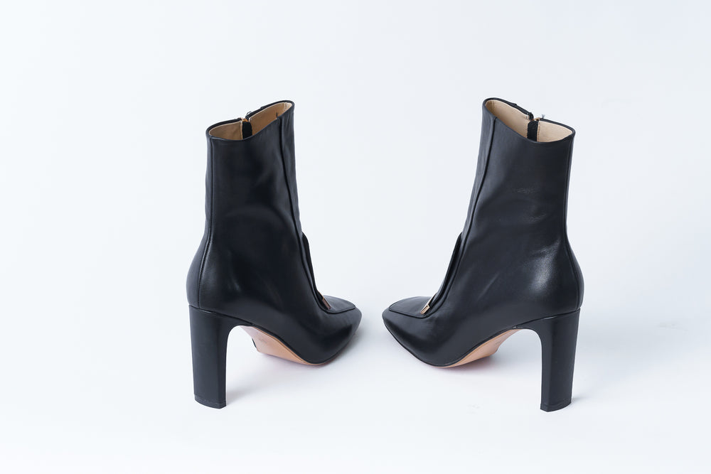 
                  
                    New vintage fashion square toe female boots thick leather
                  
                